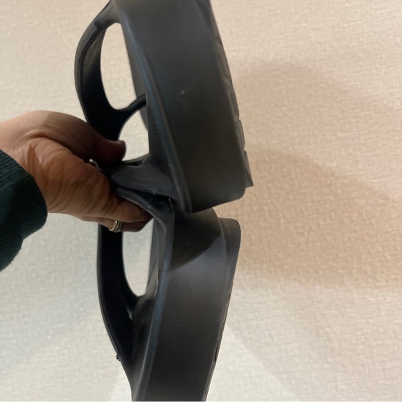 Oofos Oolala Luxe Sandals unisexs Size M 13 W15 Black Comfort Recovery Sandals - Picture 9 of 10